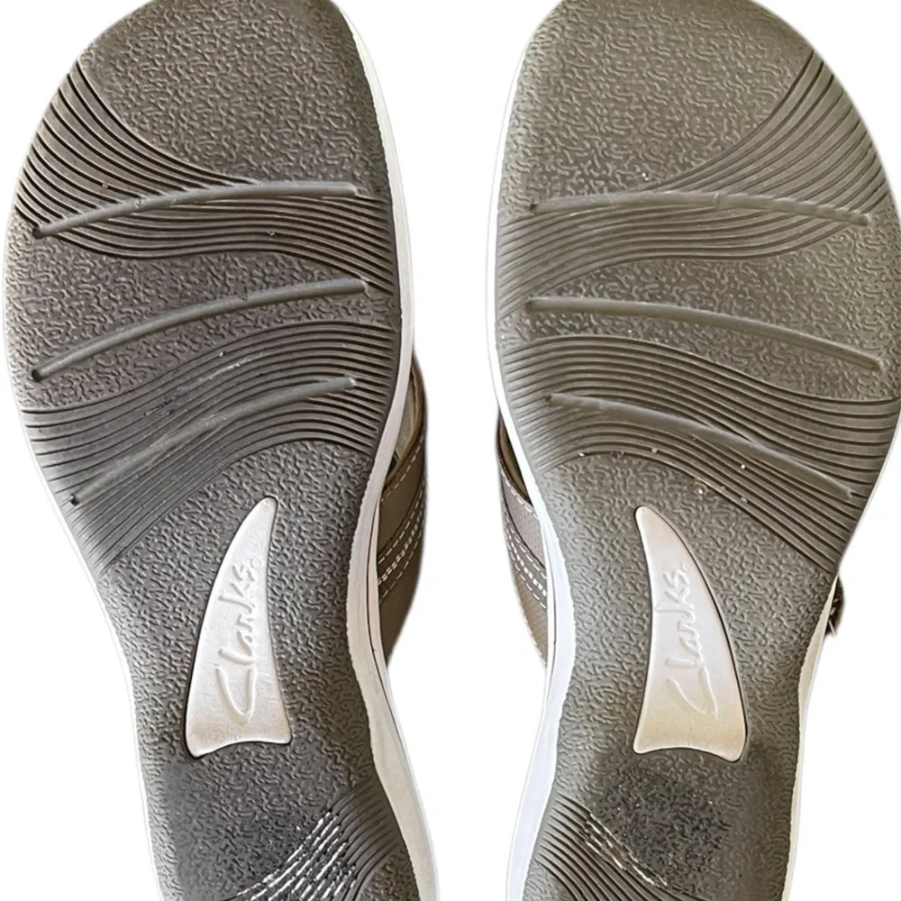 Clarks Cloudstepper Sz 10 Tan Sandals Flip Flops Comfort Vacation Coastal Beach